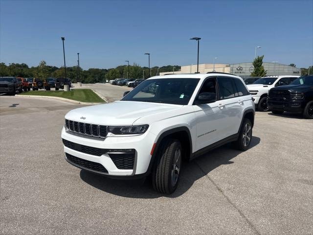 New 2026 Bright White Clear-Coat Exterior Paint Jeep Limited image 5