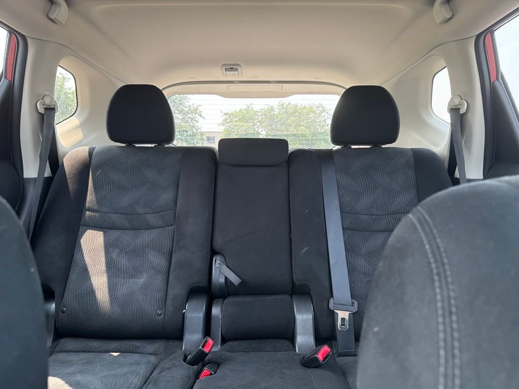 Used 2015 Cayenne Red Nissan SV image 10