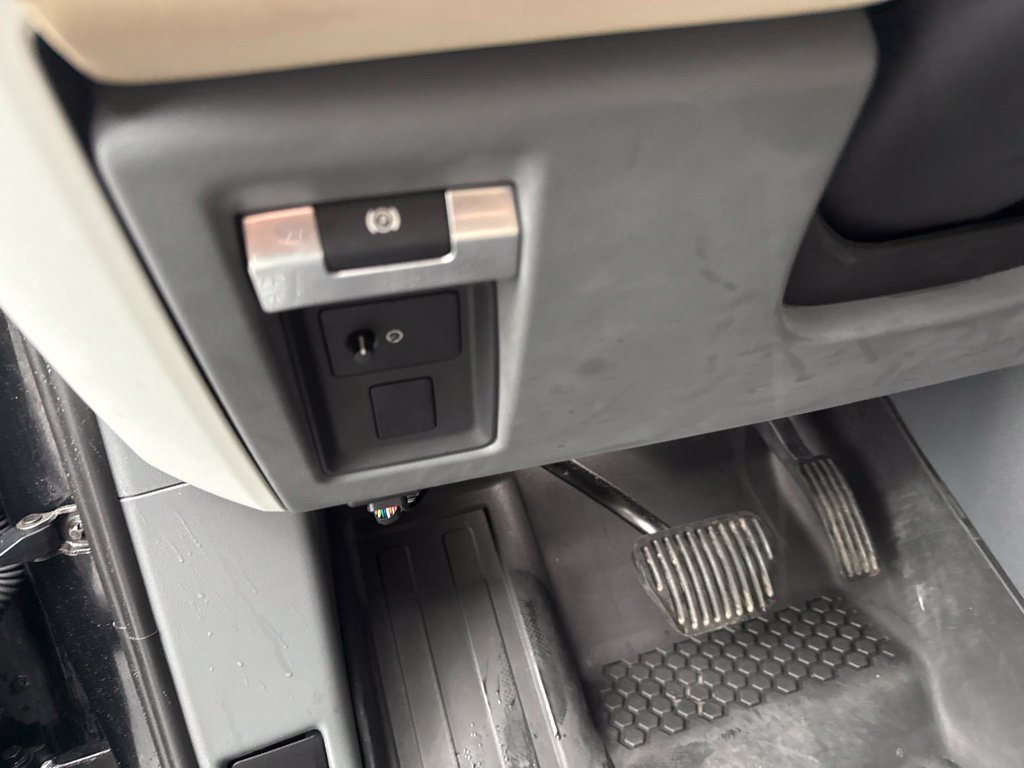 Used 2023 Black Land Rover SE image 20