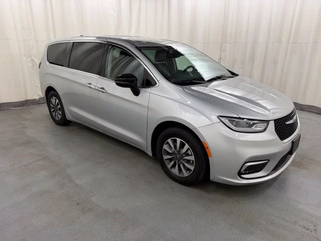 2024 Chrysler Pacifica PHEV