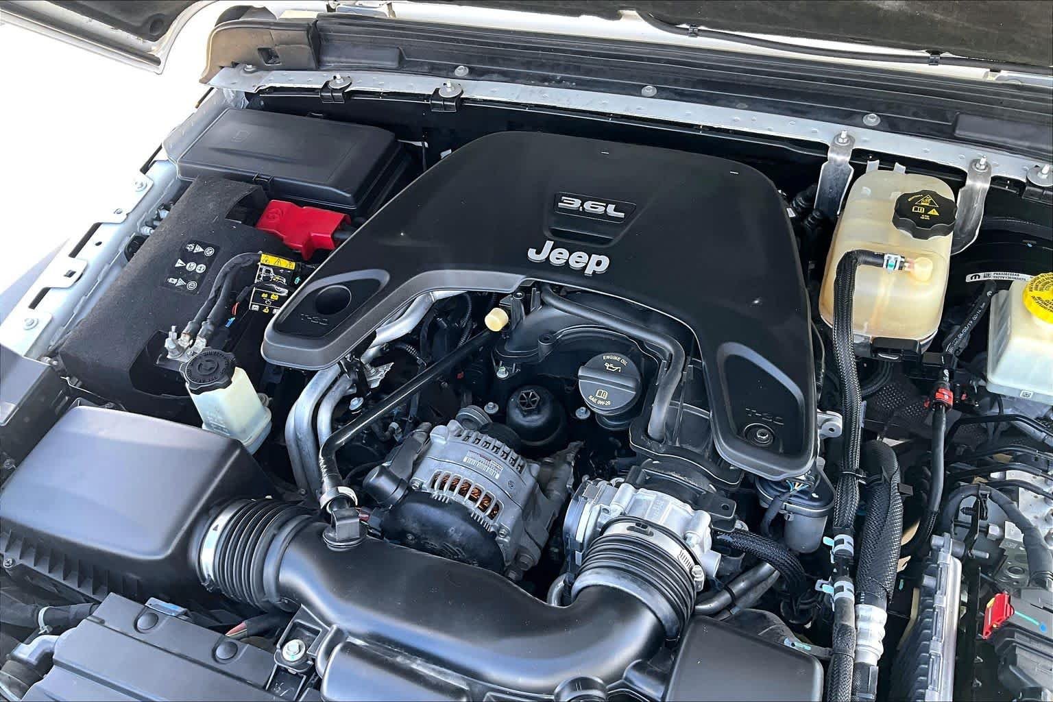 Used 2020 Bright White Clearcoat Jeep Sport S image 32