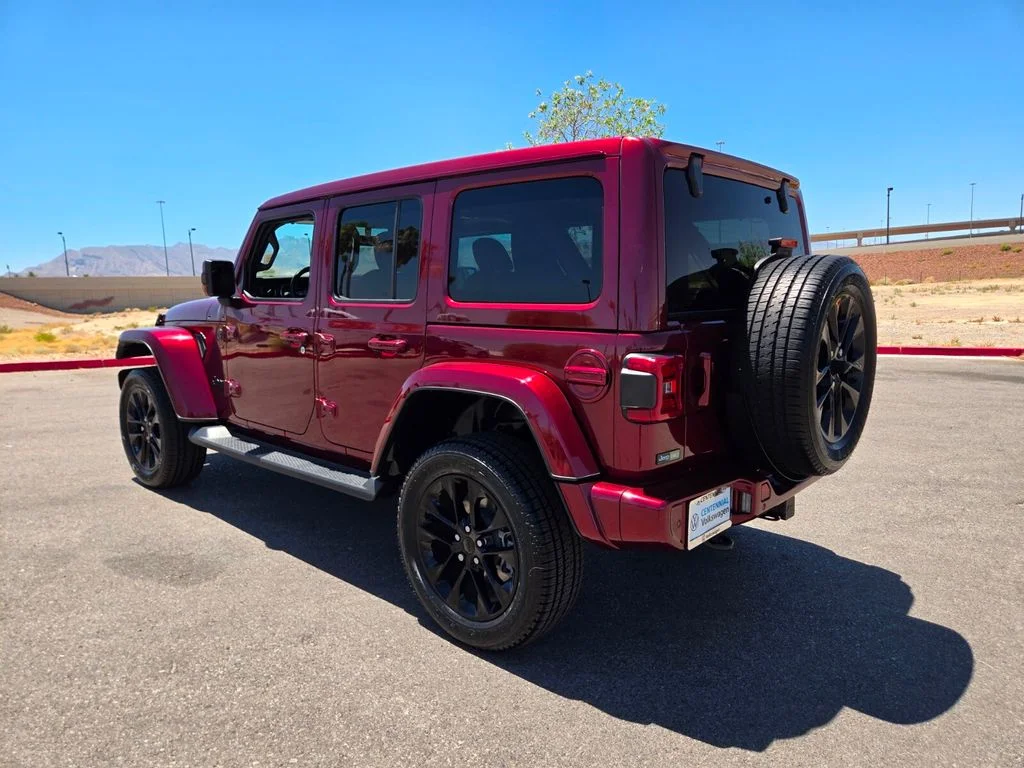 Used 2021  Jeep Unlimited Sahara High Altitude image 5