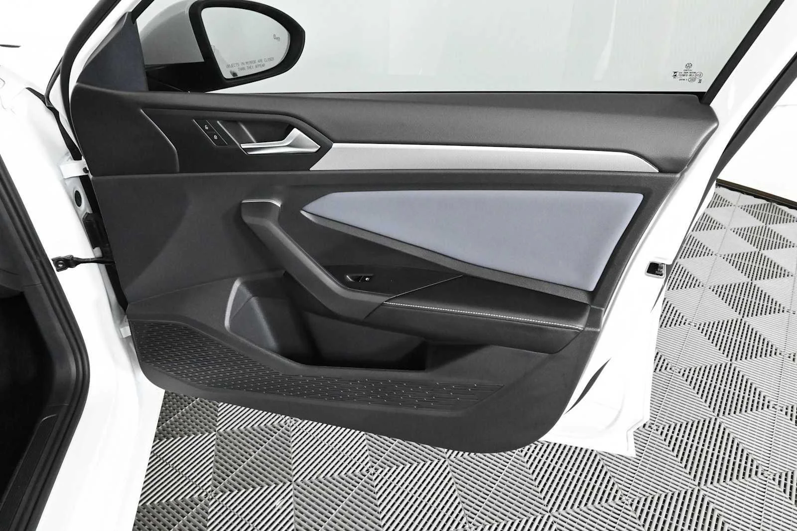 New 2026 Opal White Pearl Volkswagen SE image 10