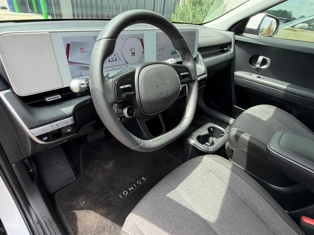 Used 2024 White Hyundai SEL image 7