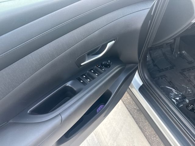 Used 2025 Silver Hyundai SEL Convenience image 11