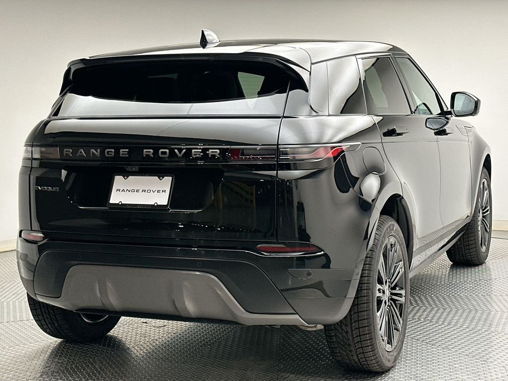 New 2026 Santorini Black Metallic Land Rover S image 3