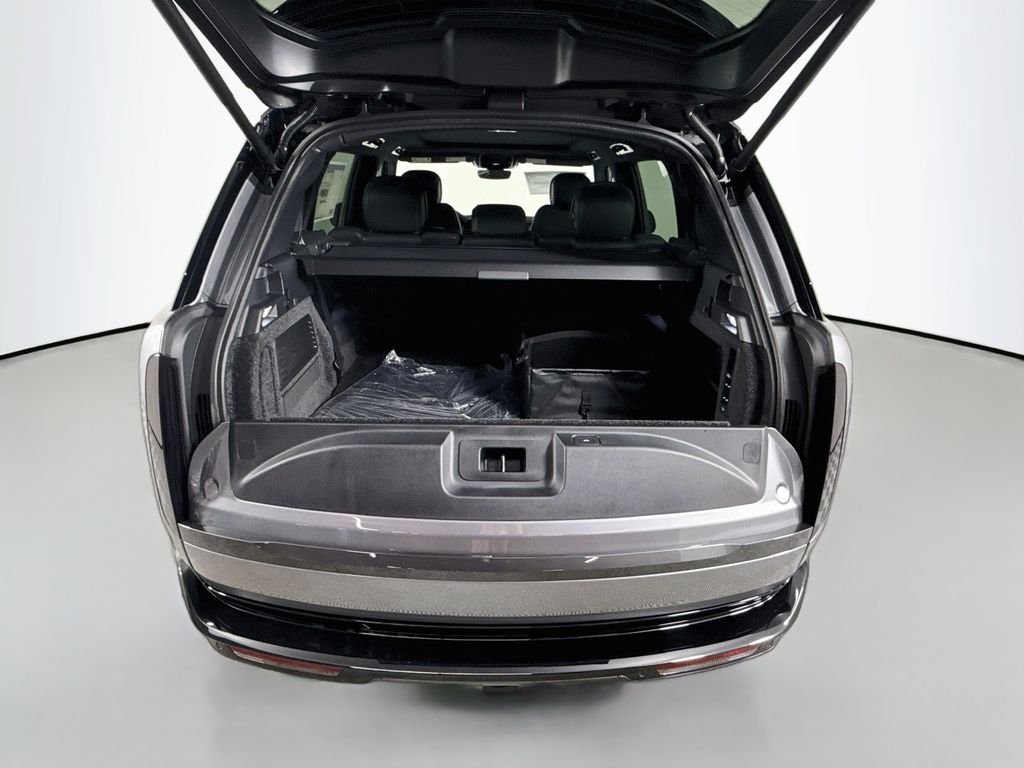 New 2026 Eiger Grey Land Rover SE image 26