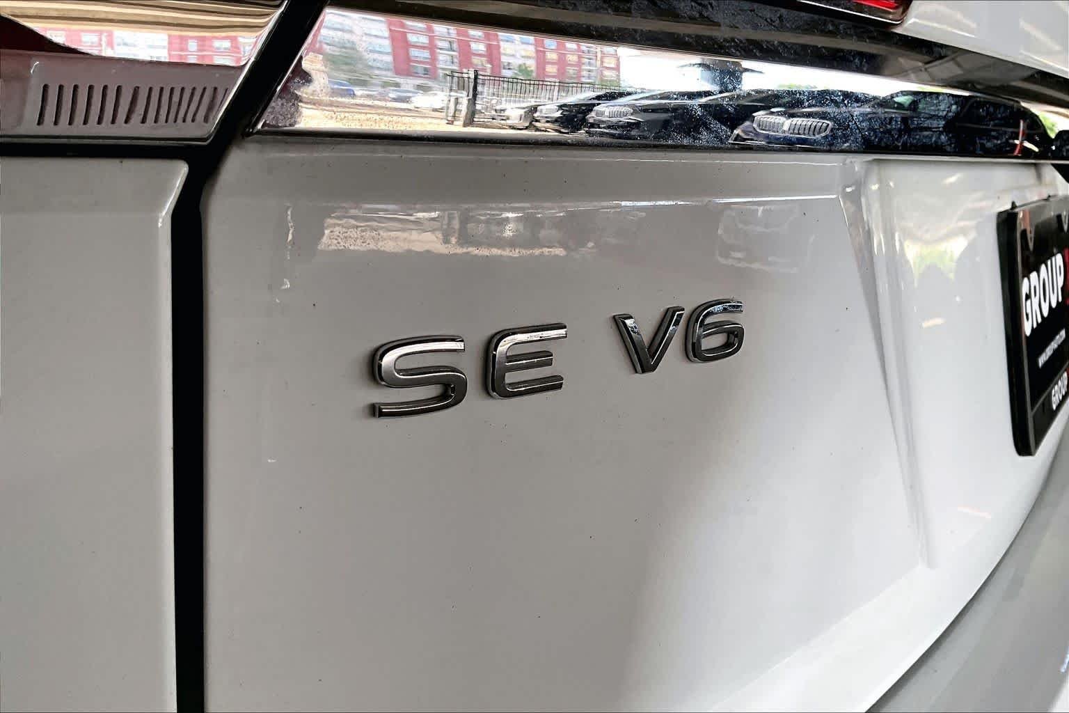 Used 2022 Pure White Volkswagen 3.6L V6 SE w/Technology image 9