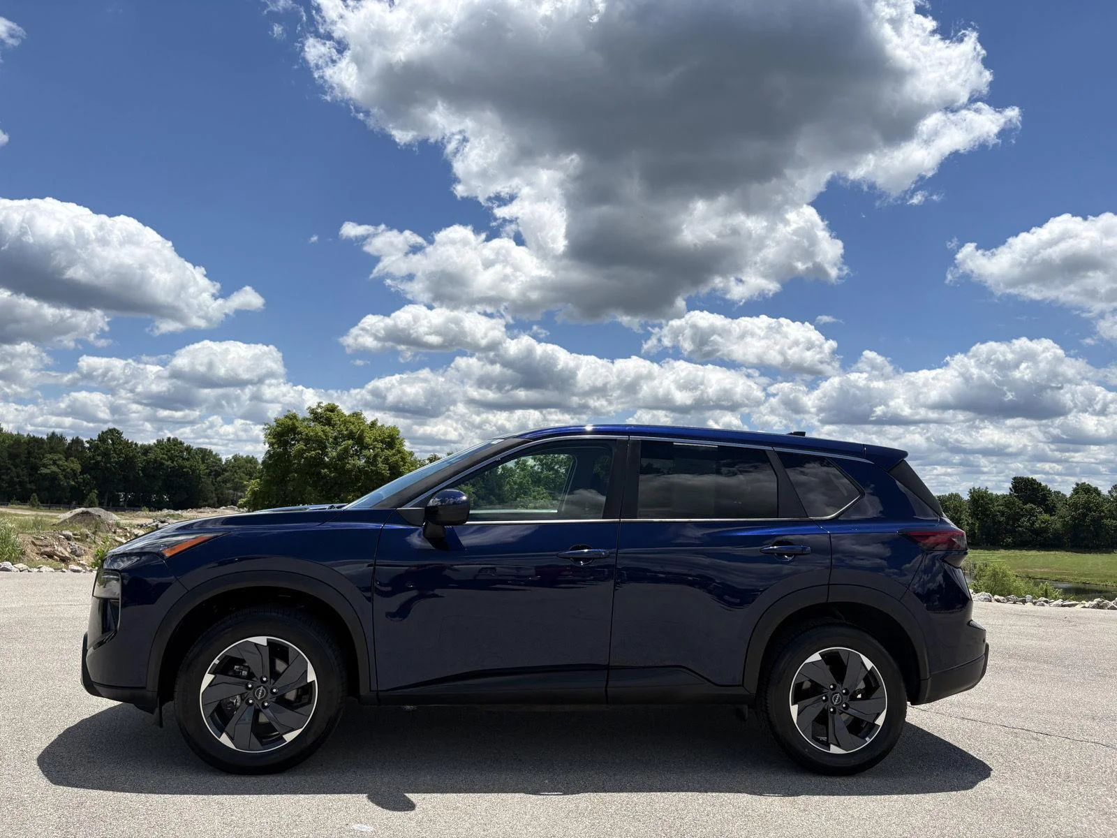 Used 2025 Deep Ocean Blue Pearl Nissan SV image 19