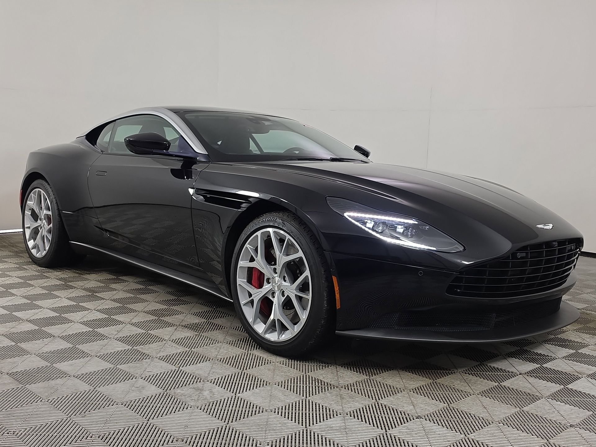 2019 Aston Martin DB11 V8 Coupe's photo