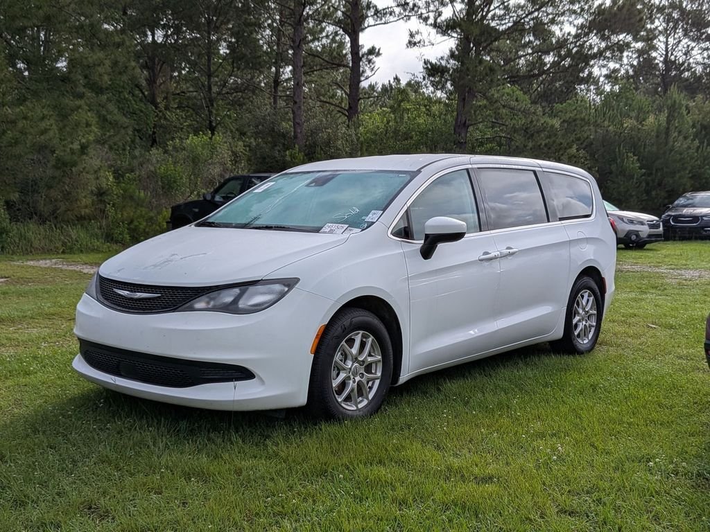 2023 Chrysler Voyager LX's photo