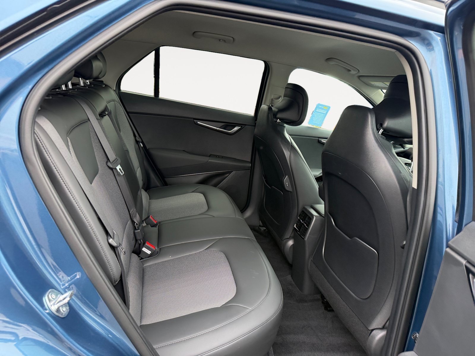 Used 2024 Mineral Blue Kia Wind image 18