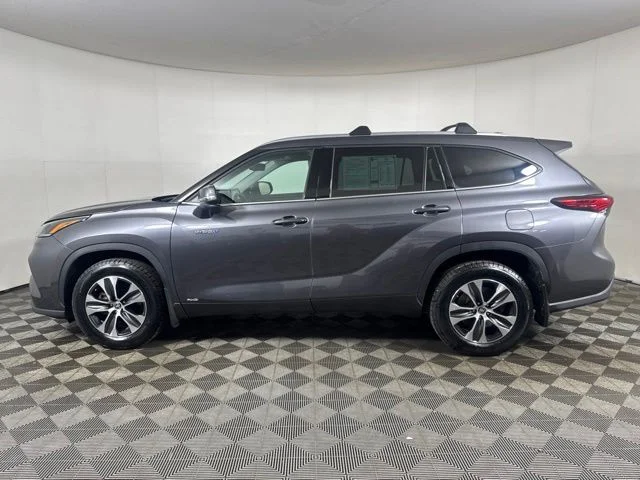 Used 2021 Gray Toyota XLE image 7
