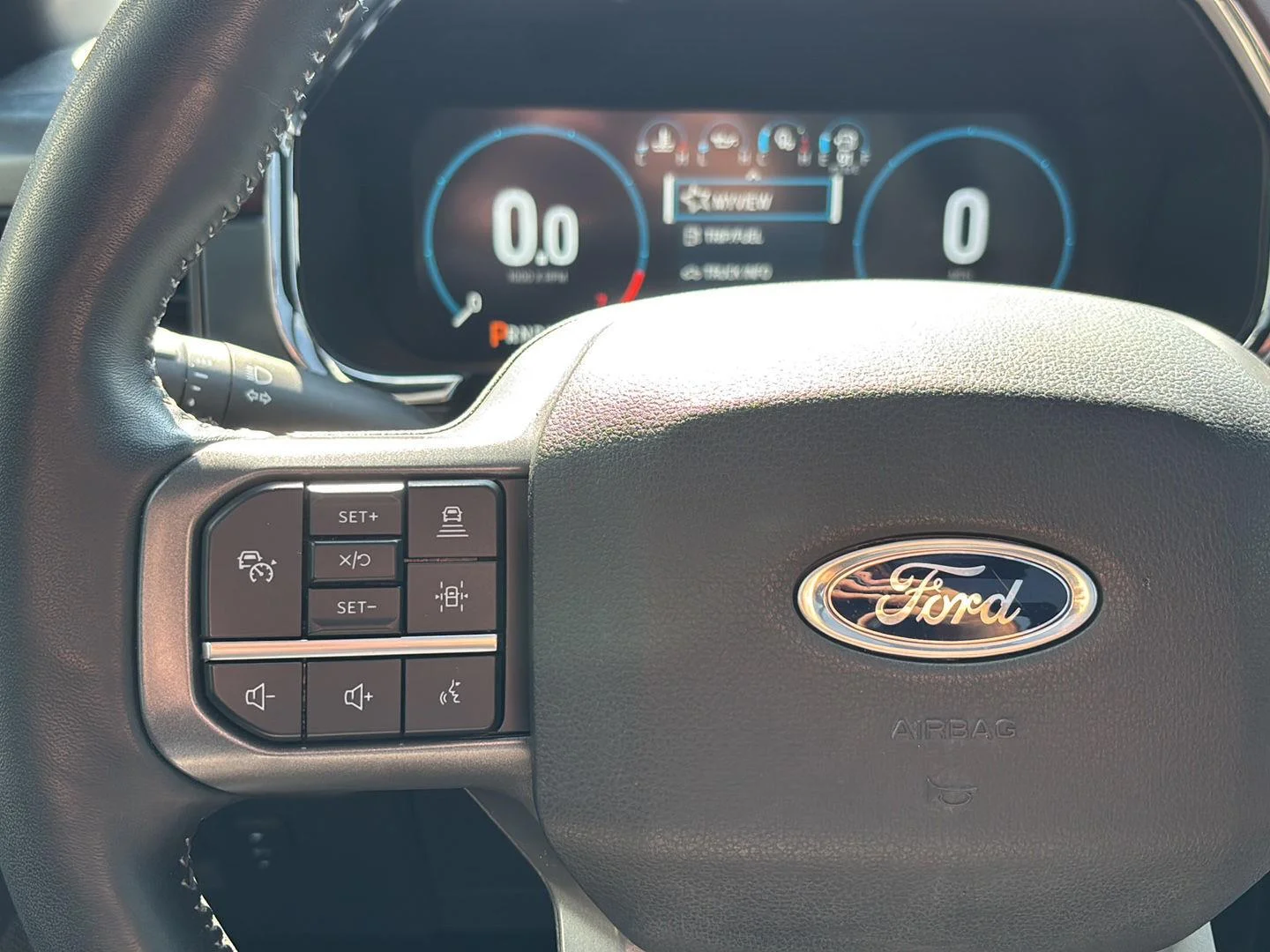 Used 2022 Star White Metallic Tri-Coat Ford LARIAT image 19