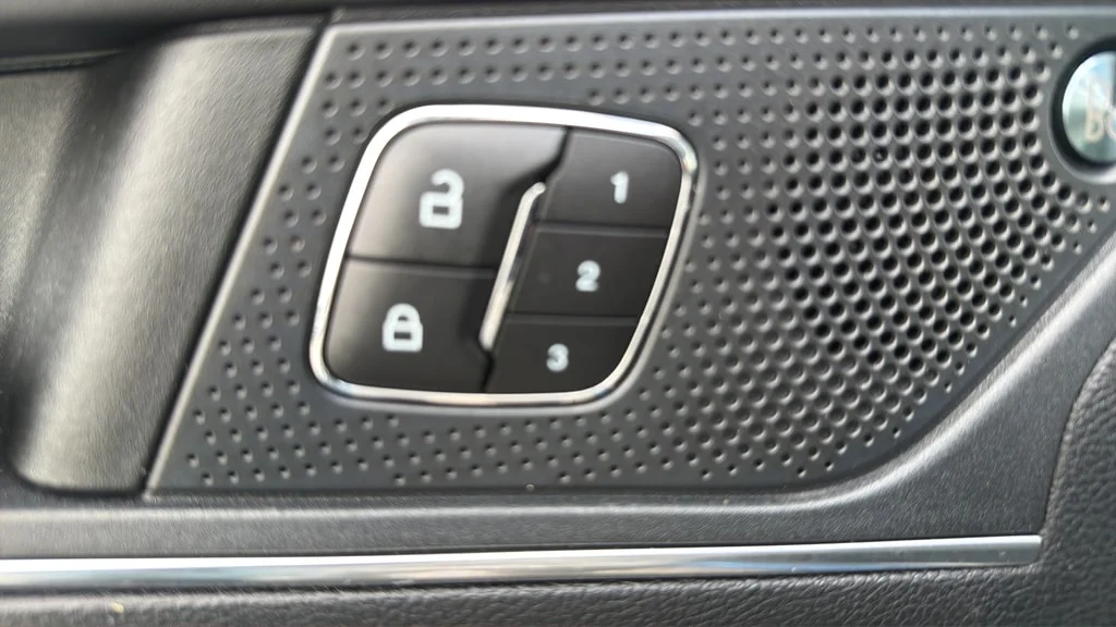 Used 2023 Blue Metallic Ford Titanium image 25