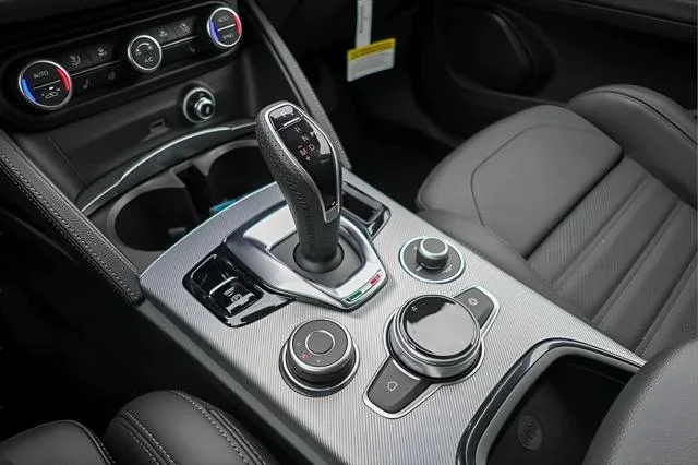 2025 Alfa Romeo Stelvio Base - Photo 16