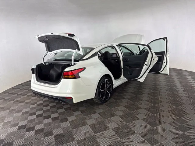 Used 2024 White Nissan 2.5 SR image 14