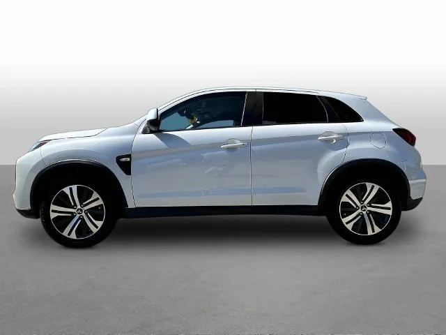 Used 2021 White Mitsubishi 2.0 ES image 4