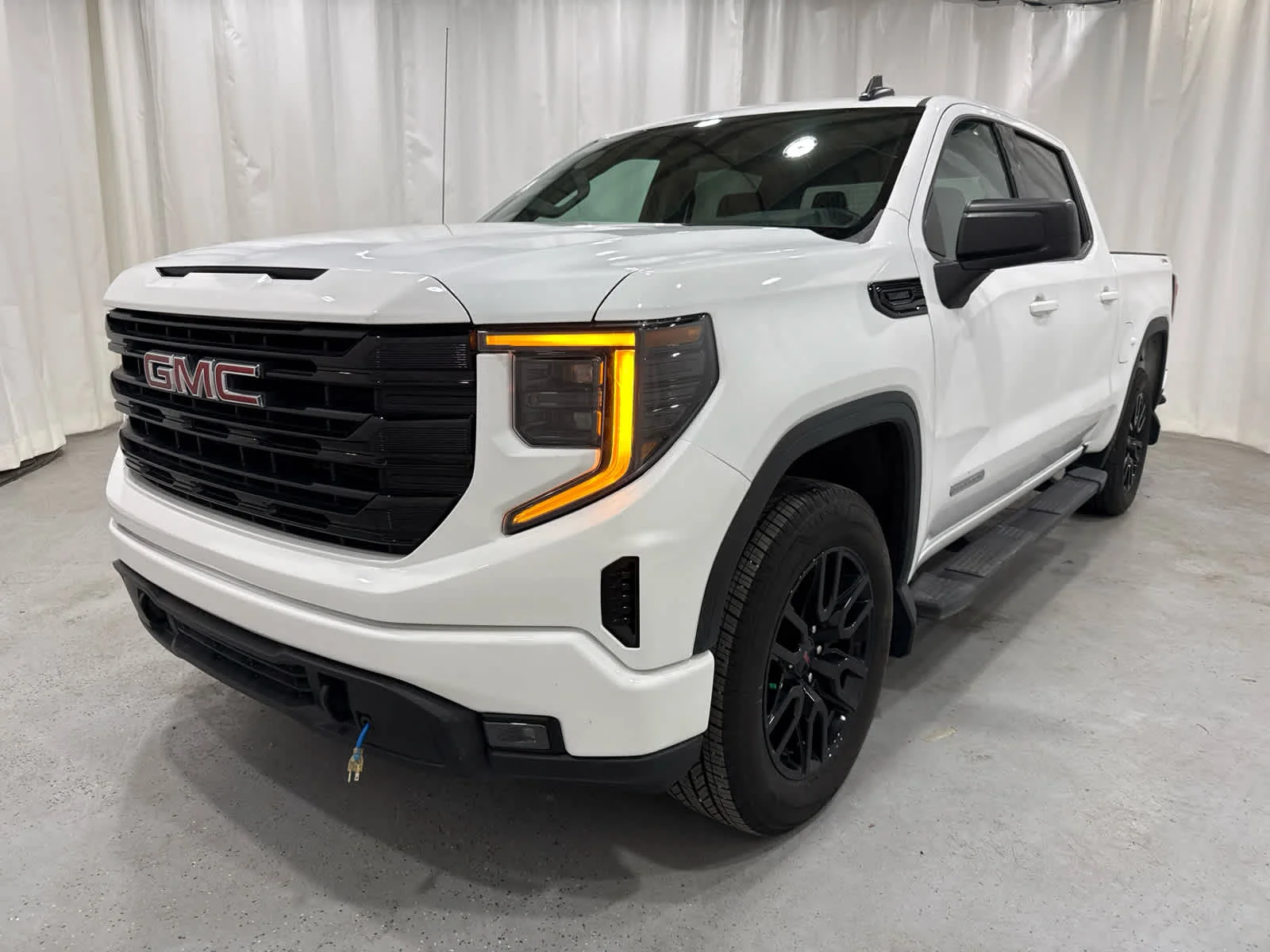 Certified Used 2025 Summit White GMC Elevation image 1