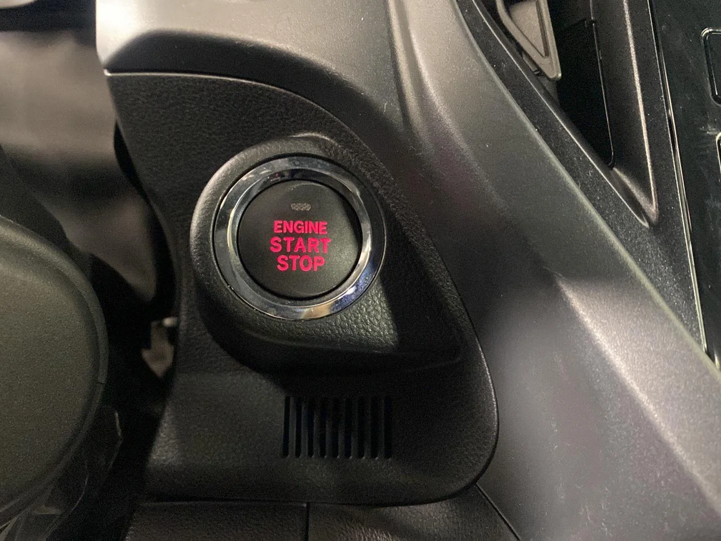 Used 2025 River Rock Pearl Subaru Premium image 20
