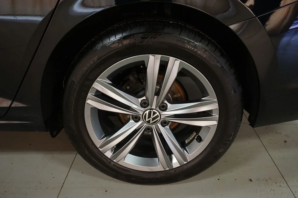 Used 2024 Deep Black Volkswagen 1.5T SE image 38
