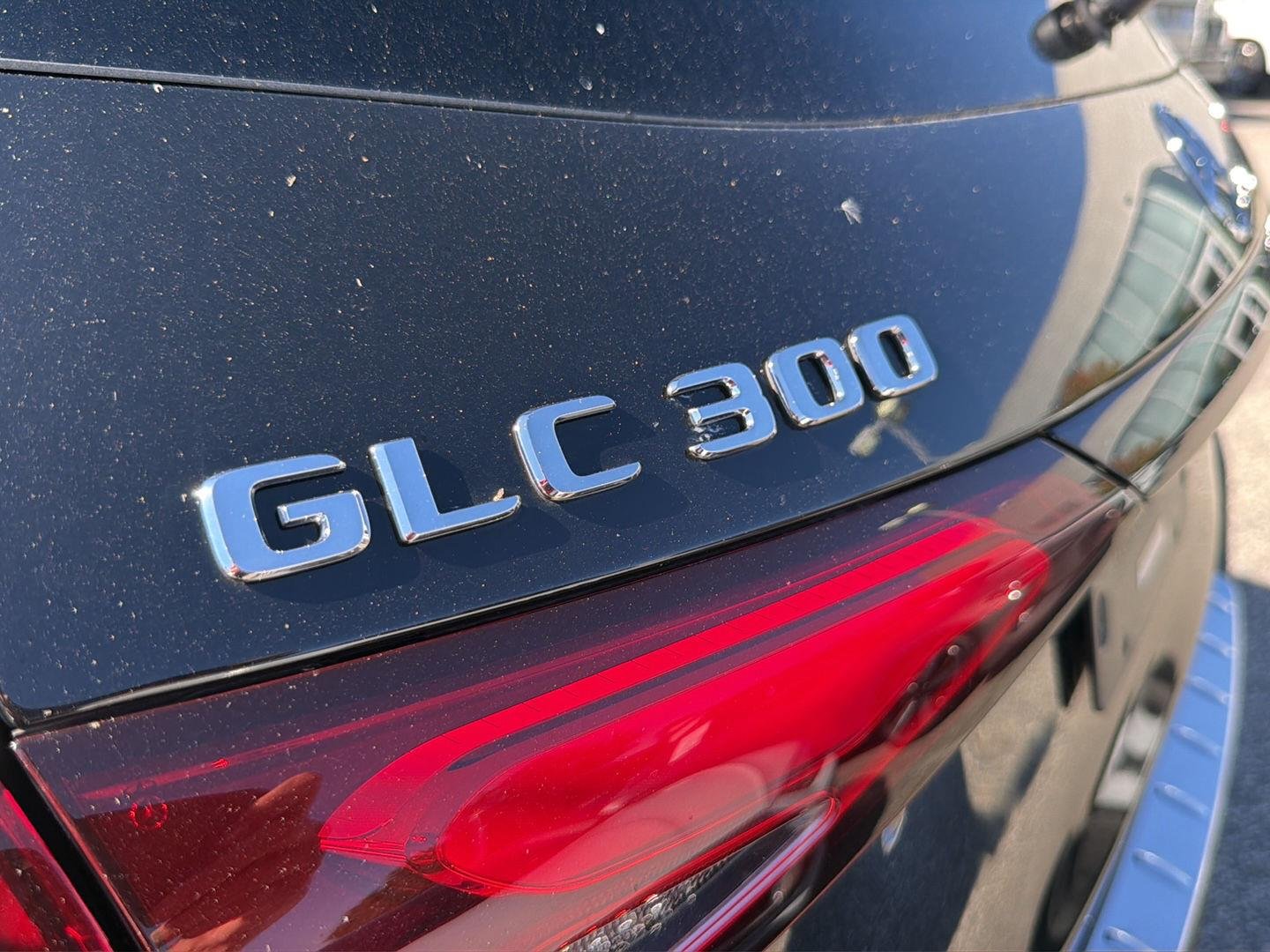Used 2025 Black Mercedes-Benz GLC 300 image 11