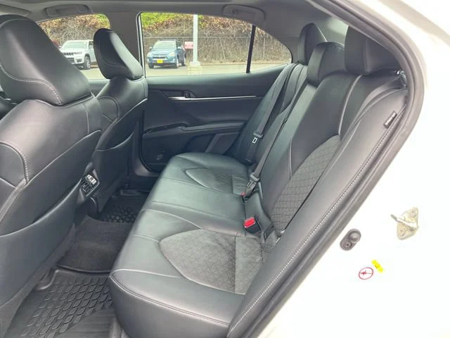 Used 2019 Wind Chill Pearl/Midnight Black Metallic Toyota XSE V6 image 14