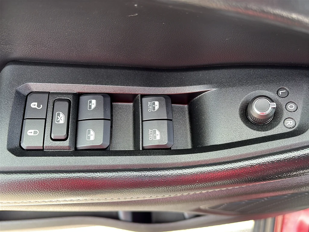 Used 2024 Velvet Red Pearl Coat Jeep  image 39