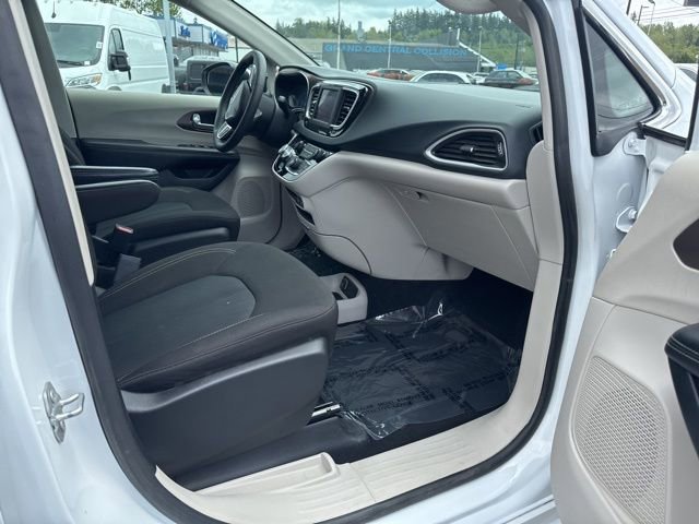 Used 2023 Bright White Clearcoat Chrysler LX image 9