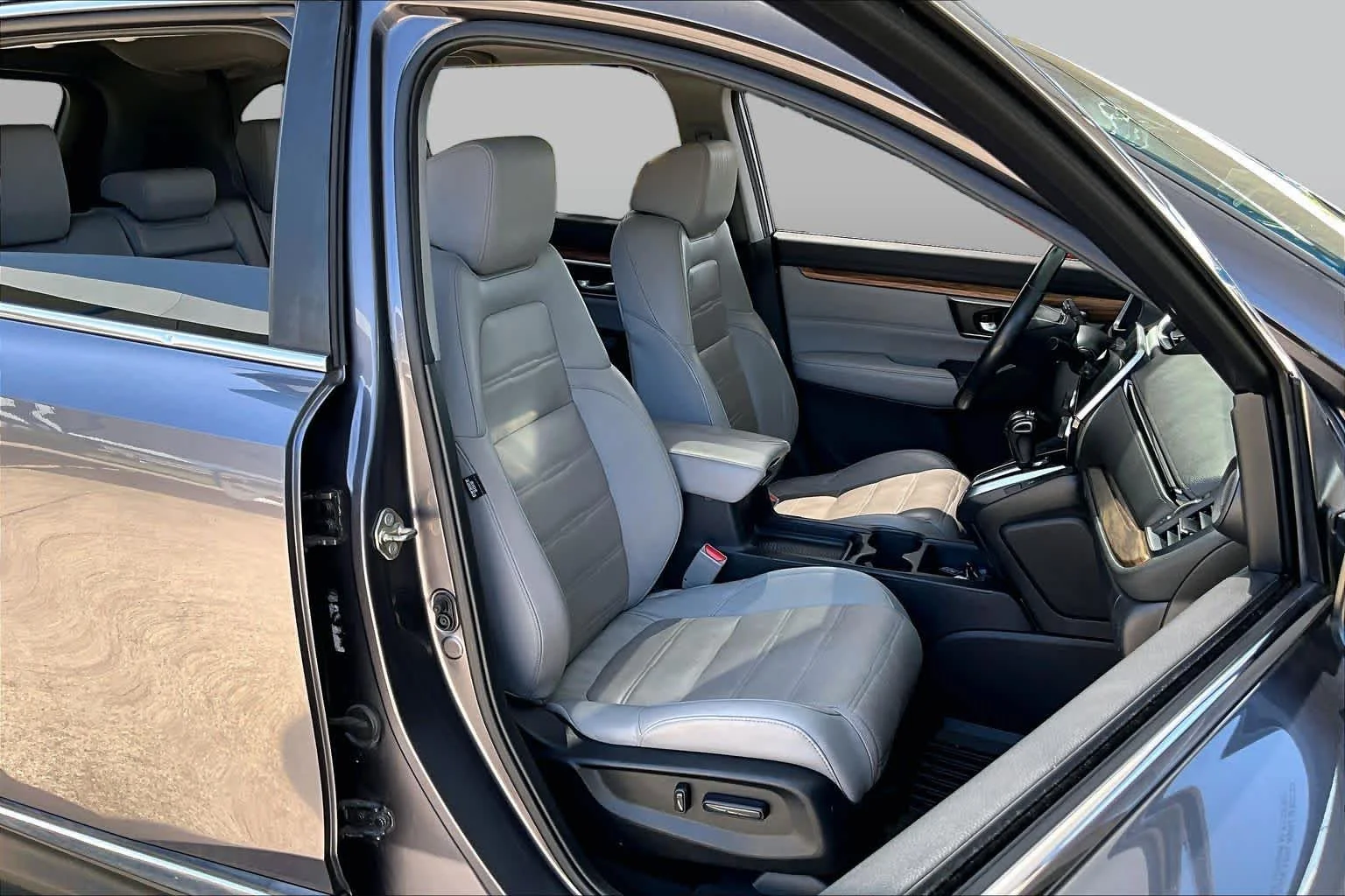 Certified Used 2017 Modern Steel Metallic Honda Touring image 9