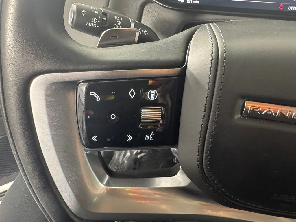 Used 2025 Fuji White Land Rover SE image 10
