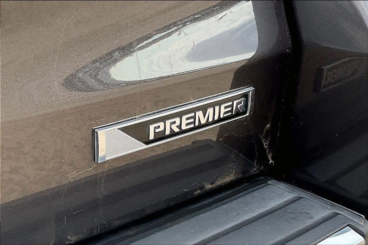 Used 2017 TUNGSTEN METALLIC Chevrolet Premier image 9