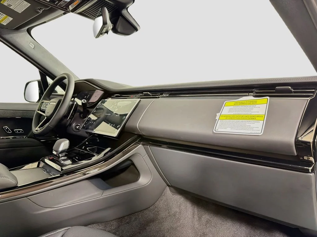 New 2027 Carpathian Grey Land Rover Dynamic SE image 31