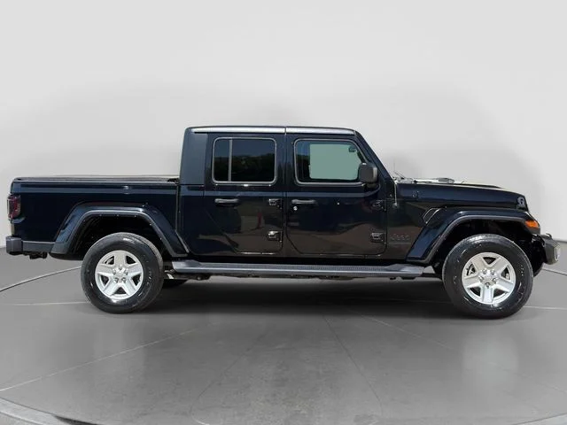 Used 2022 Black Jeep Sport image 5