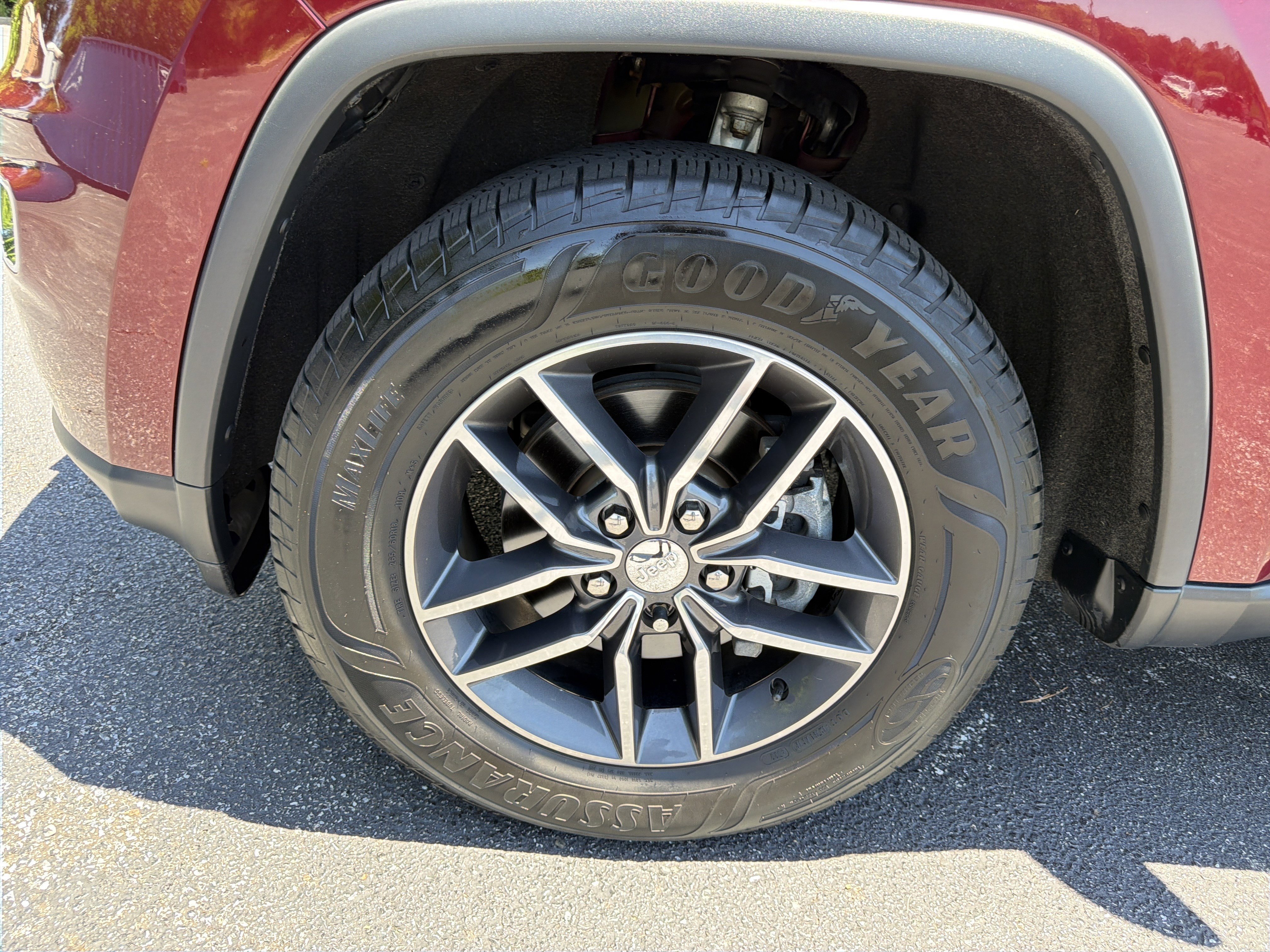 Used 2018 Velvet Red Pearlc Jeep Limited image 10