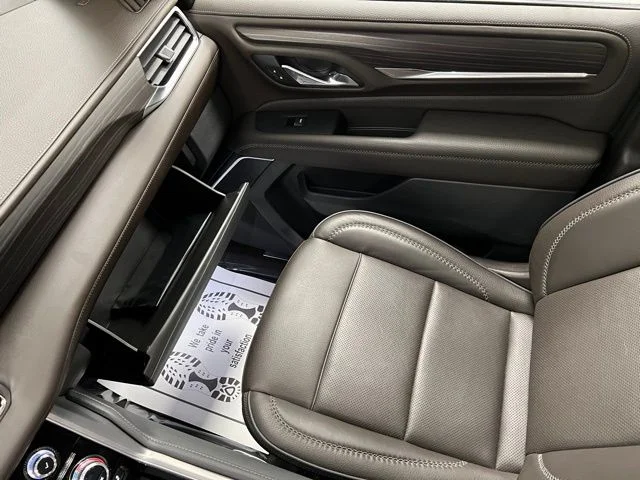 Used 2023 White GMC Denali image 35