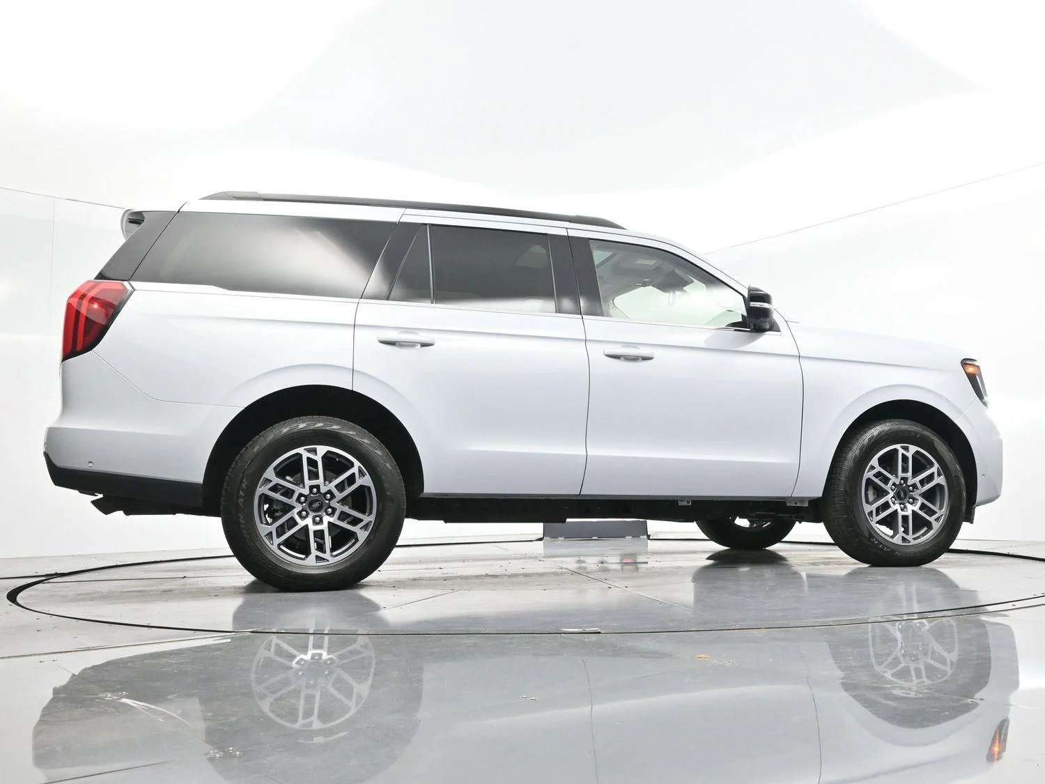 Used 2025 Space Silver Metallic Ford Active image 49