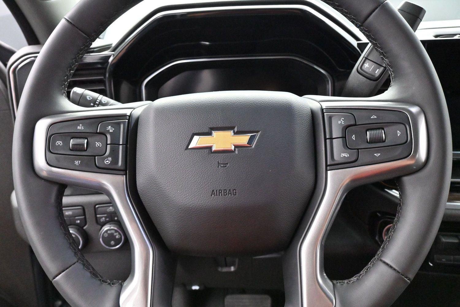 Used 2025 Sterling Gray Metallic Chevrolet LT image 17