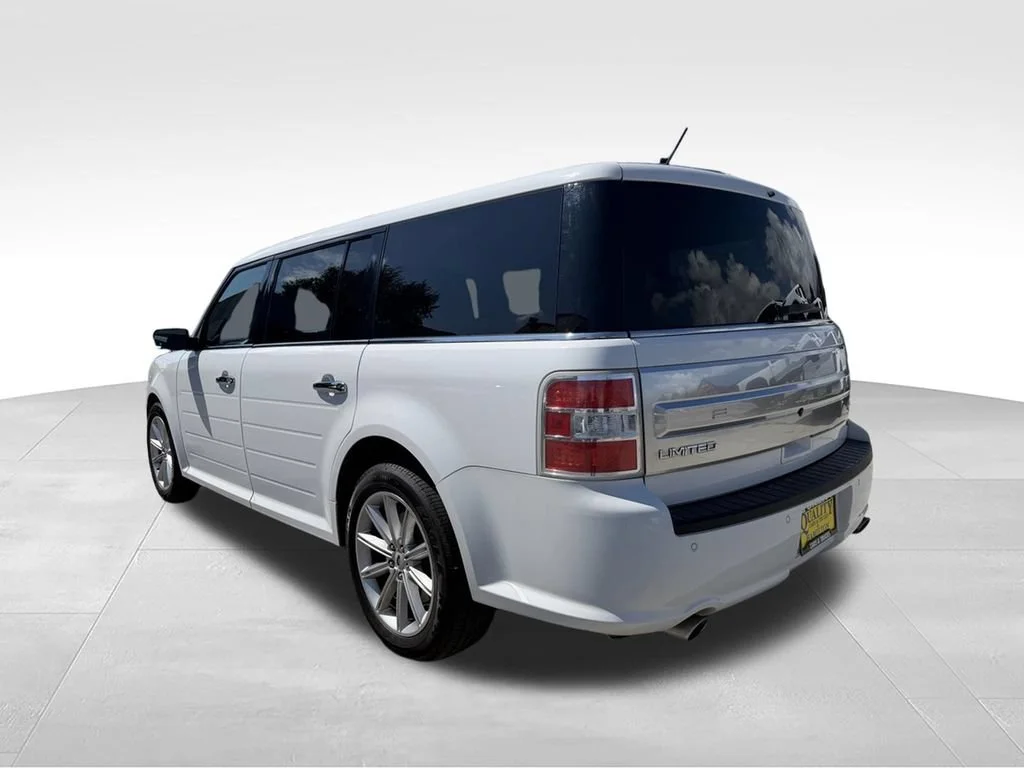 Used 2019 White Ford Limited image 3