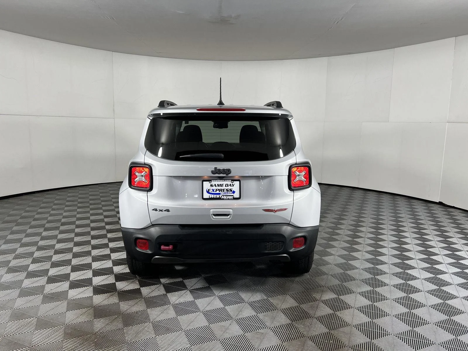 Used 2021 Glacier Metallic Clearcoat Jeep Trailhawk image 10