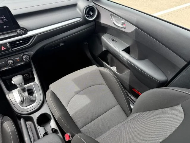 Used 2023 White Kia LXS image 22