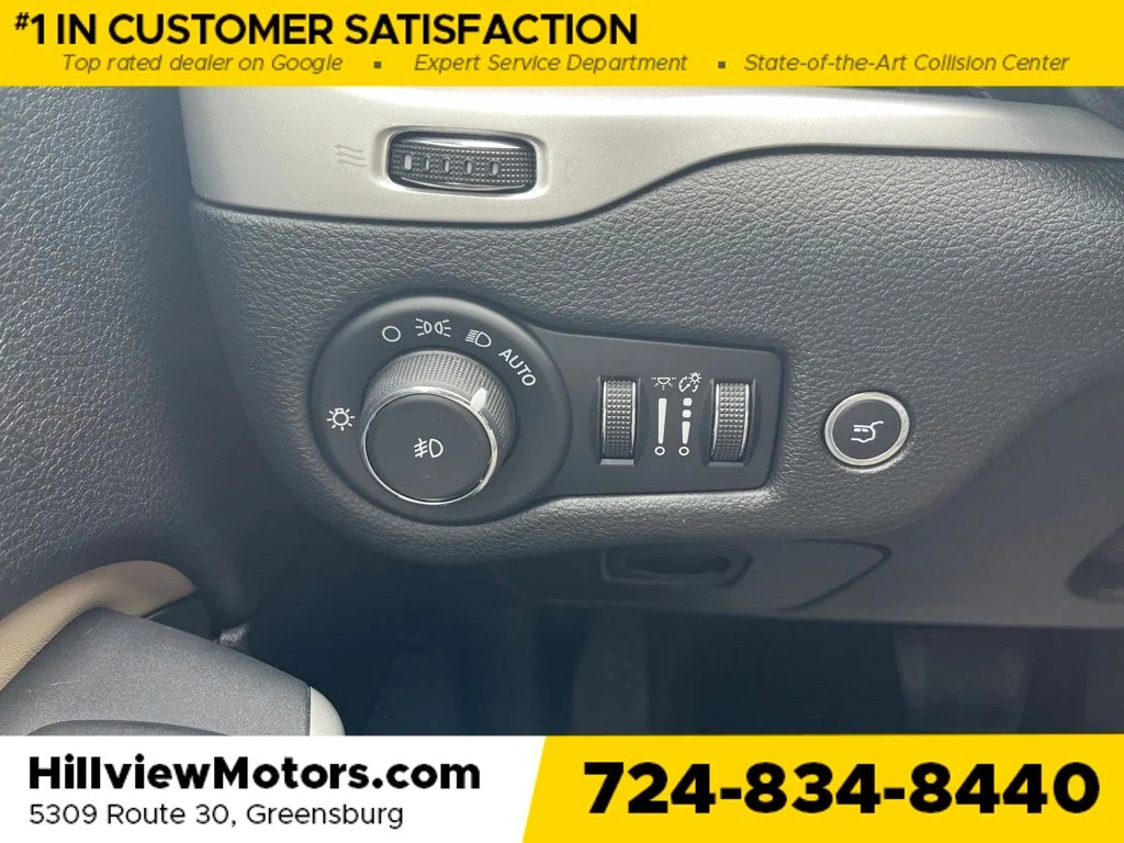 Used 2018 Diamond Black Jeep Limited image 24