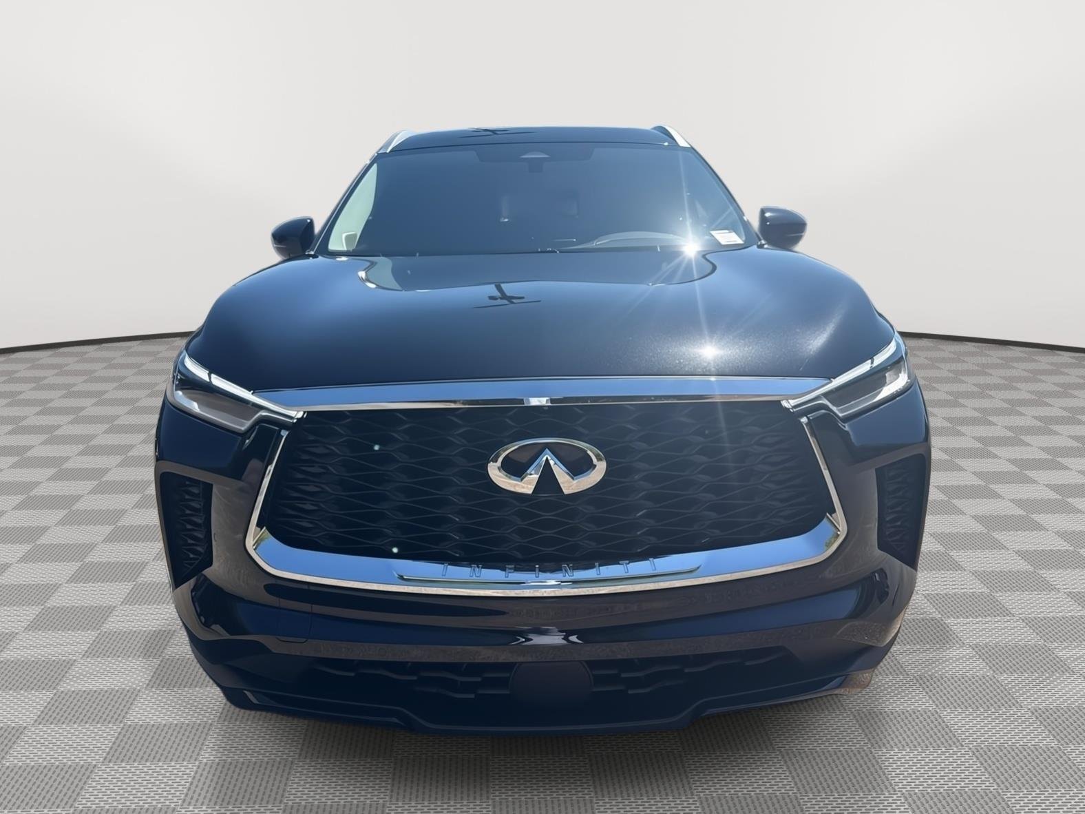 Used 2025 Mineral Black INFINITI LUXE image 3
