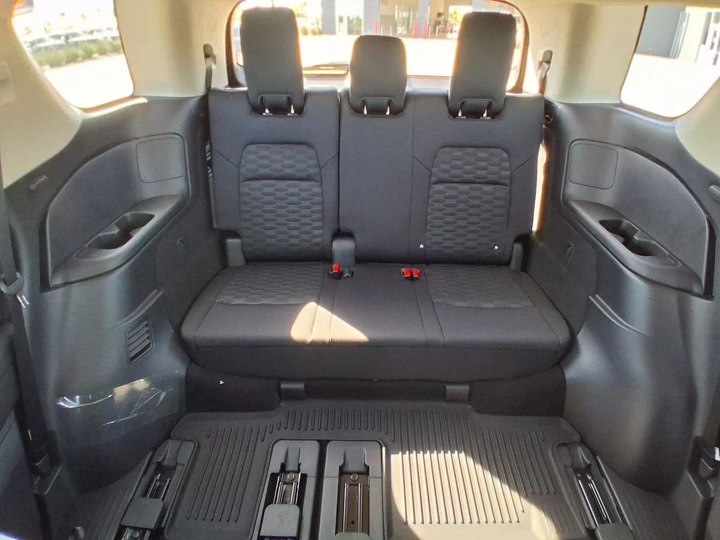 2026 Nissan Pathfinder SV - Photo 30