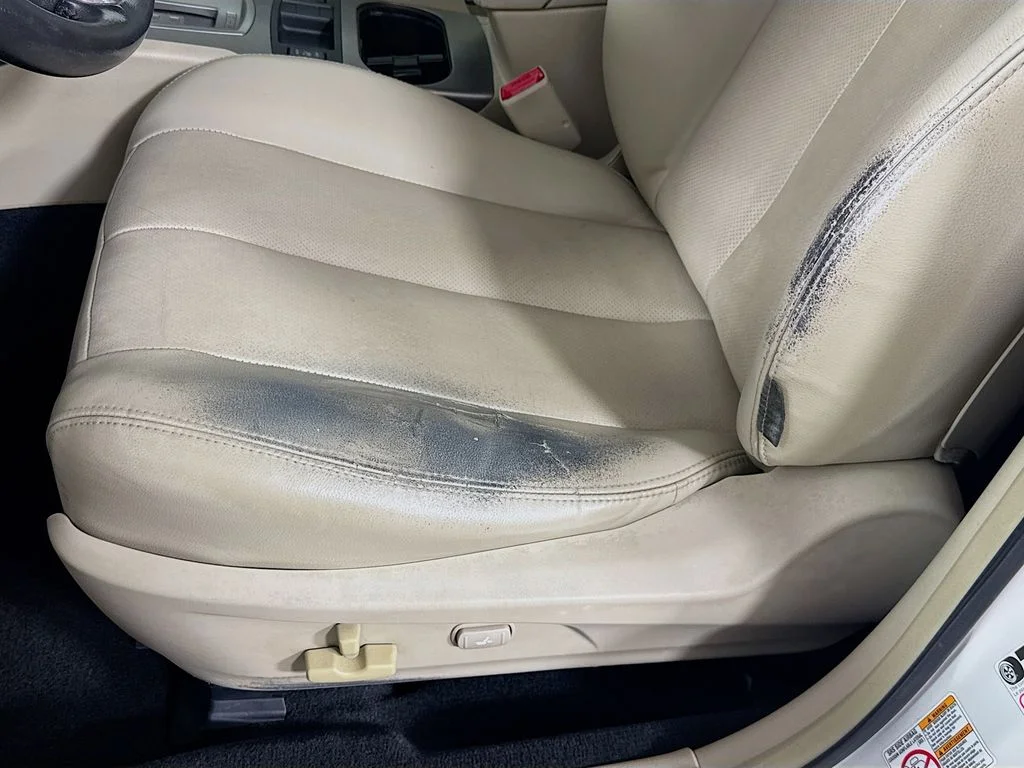 Used 2010 White Subaru 3.6R image 23