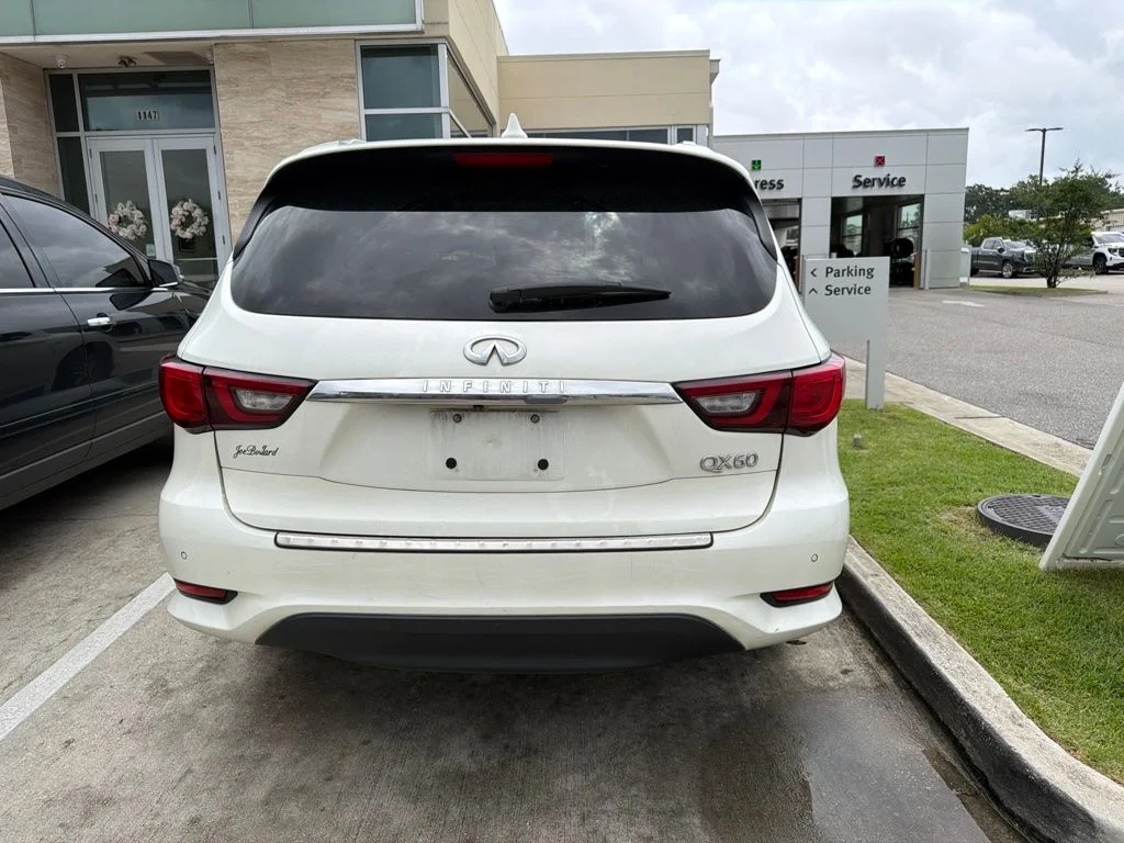 Used 2020 White INFINITI LUXE image 8