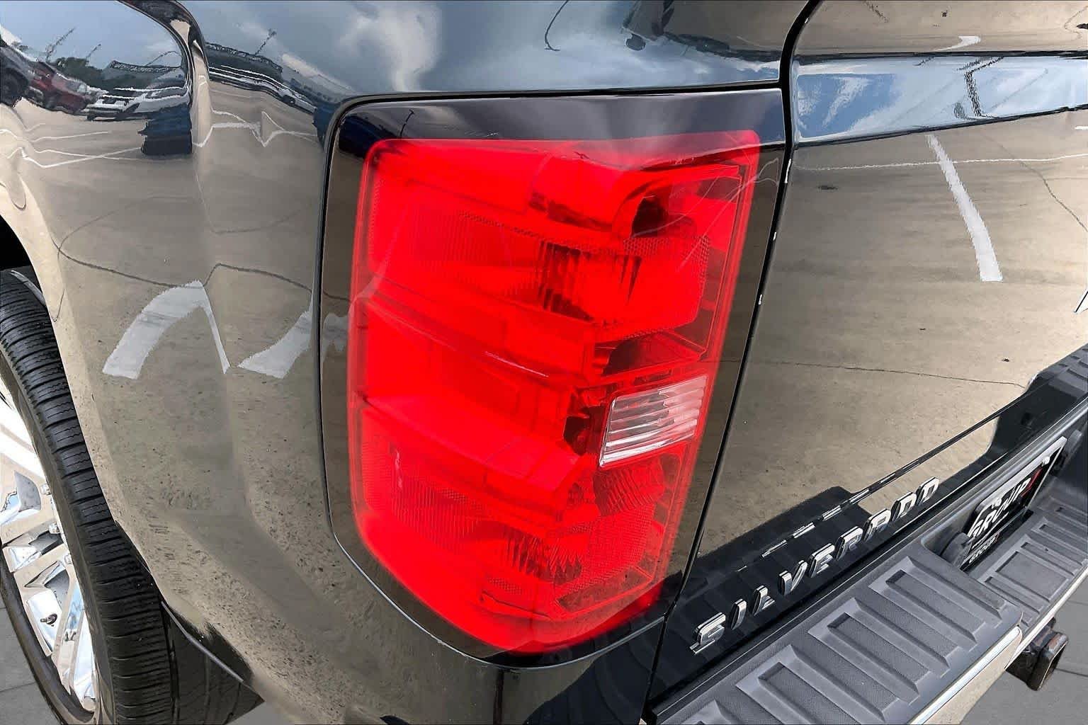 Used 2018 Graphite Metallic Chevrolet LT image 27