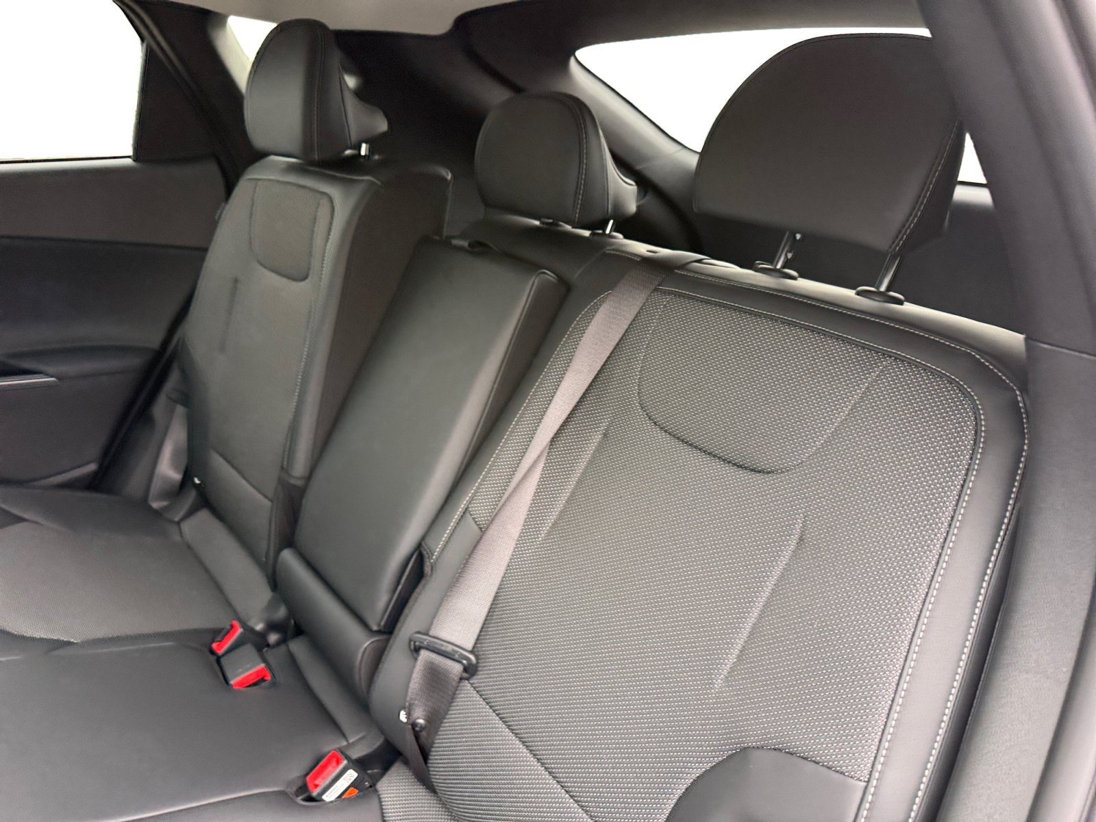 New 2026 Glacial White Pearl Kia LIGHT image 16