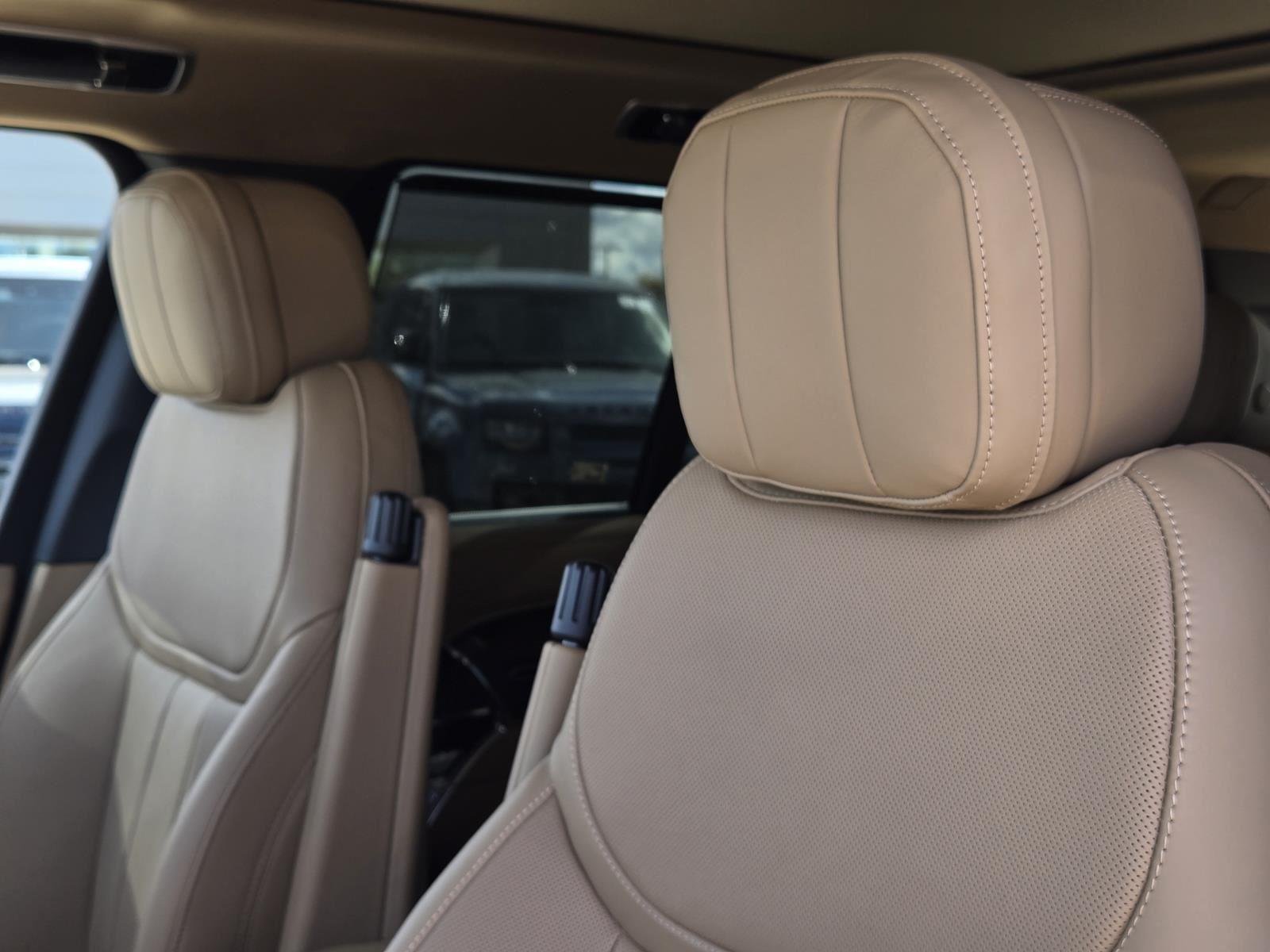 New 2025 Fuji White Land Rover SE image 27