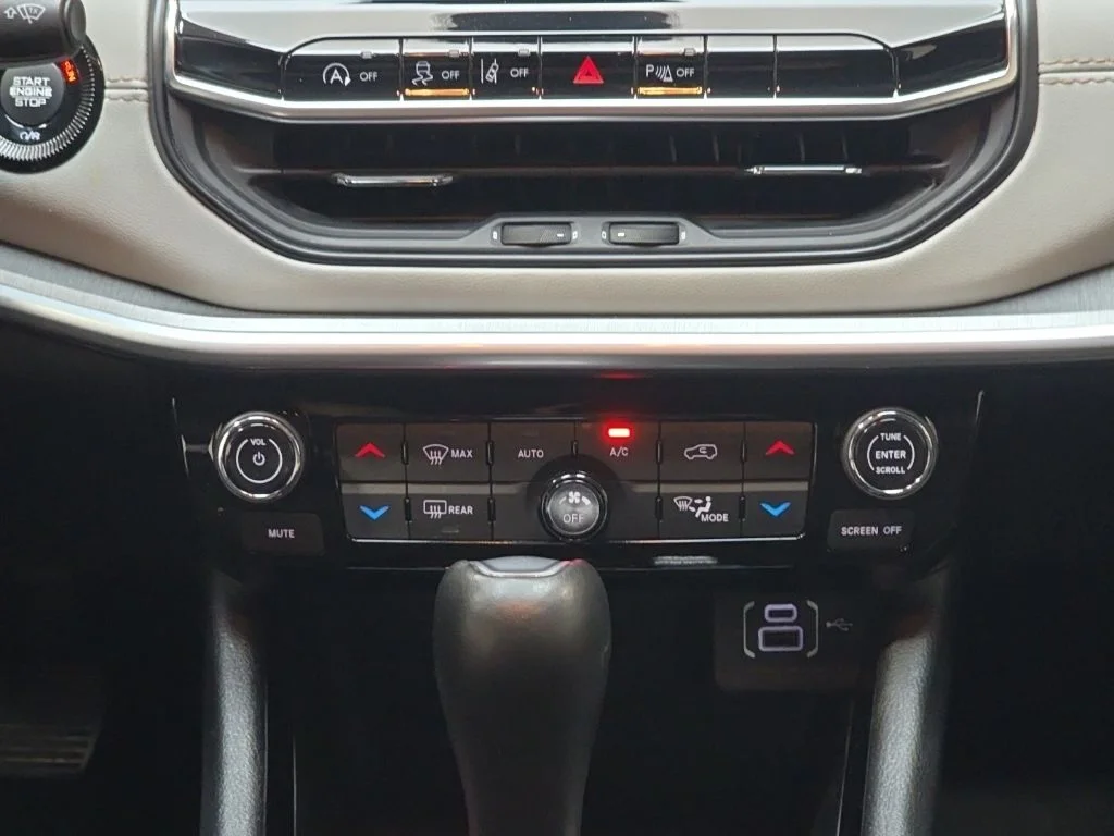 Used 2025 Silver Jeep Limited image 18